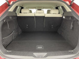 【トランク】積み込みやすくて、たっぷり積める荷室です。シートアレンジできるものは、乗車人数と荷物の量や大きさによってシートを動かすことができるので、より快適なドライブが可能です!