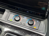 【シートベンチレーション】夏場は涼しい風でお尻や背中の熱やムレを防ぎ、冬はエアコンよりも早く温まってポカポカに!季節を問わず快適に過ごせます。