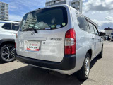 リアは貨物車らしくすっきりしたデザインです!