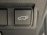 【パワーバックドア】スマートキーや運転席のボタンを押すだけでリアゲートが自動で開閉します!荷物を持っている時や、高い位置にあるバックドアを閉める際に便利な機能です♪