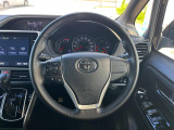 【純正革巻きステアリング】上質な革を使用することで、手にしっかり馴染みとても運転しやすいハンドルです♪