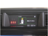 カラーヘッドアップディスプレイ付き。少ない視線移動で情報を確認できるので、運転の疲労軽減に繋がりますよ♪