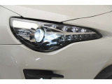 LEDヘッドライトです。デザイン性がよくとても明るいので、夜間の走行や悪天候でも安心です。しかも長寿命!