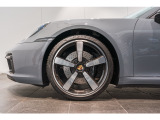 20/21インチ Carrera Exclusive Design ホイール搭載です。