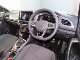 NAVI画面は少し運転席側に向いてます