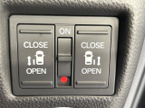 【両側パワースライドドア】スマートキーや運転席のスイッチで後席両側スライドドアの開閉が可能♪電動だから力を入れてドアを開ける必要が無く、小さなお子様でも簡単に開け閉めでき快適です♪