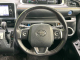 【純正革巻きステアリング】上質な革を使用することで、手にしっかり馴染みとても運転しやすいハンドルです♪