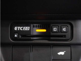◆ETC2.0装着◆進化したドライブ体験。料金収受システムだけだったETCが生まれ変わって、高速道路を賢く使うETC2.0に進化しました。多彩な情報サービスが便利で快適なドライブ体験を提供します。