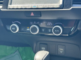 空気浄化や脱臭効果のあるプラズマクラスター技術を搭載したオートエアコンです。お好みの温度を設定すると自動で温度や風量を調整します。