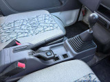 2WD、Hi、Loレンジ切替式4WDです。