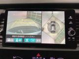 バックギアに入れますとご覧のような画像に自動的に切り替わります。車庫入れ時に役立ちます。