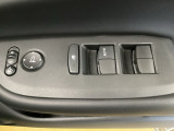 パワーウインドウは運転席でドア4枚とも上下の操作ができるようになっています。子供さんが勝手に操作できないようにロックすることも可能です。