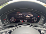 視認性良く、快適な運転へといざなってくれるデジタルメーター。