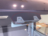 デュアルカメラブレーキサポート(DCBS) フロントガラス上部にあるセンサー部です。ステレオカメラで車両前方の状況を検知し各種制御を行います。衝突被害軽減ブレーキ・誤発進抑制機能・車線逸脱警報機能 等
