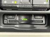 【ETC】有料道路を利用する際に料金所で停止することなく通過できる、ETC車載器(ノンストップ自動料金収受システム機器)が装備されています。セットアップを行うことで利用可能になります。