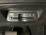 ハンドルの右下にETCがついています。高速道路の料金所の通過も楽々です!。 カードの取り出しもしやすい場所についています。