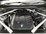 【BMWエンジン】革新的なガソリン・エンジン・テクノロジーによる高性能かつ高効率。レスポンスの良いパワーを発揮。常にスムーズな吸気を実現しアクセル開度にダイレクトに反応しドライビングを楽しく演出。