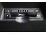 ETCはナビ連動機能付です。利用日や料金の確認がモニターで出来て便利ですよ。納車前には使用できるようにセットアップをさせていただきます。ETCカードの取扱もしておりますのでご相談下さいね。