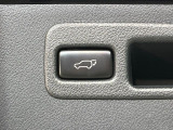 【パワーバックドア】スマートキーや運転席のボタンを押すだけでリアゲートが自動で開閉します!荷物を持っている時や、高い位置にあるバックドアを閉める際に便利な機能です♪