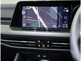 VW純正インフォティメントシステム「DiscoverPro」大変使いやすいタッチパネル型ナビゲーションでETC2.0とエンブレム内蔵バックカメラが付いています。