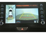 パノラミックビューモニター付きです。車両を上から見たような映像をディスプレイオーディオ画面に表示。運転席からの目視だけでは見にくい、車両周辺の状況をリアルタイムでしっかり確認できます。