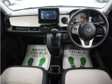 運転にかかわる様々な操作を安全に行えるように視点移動が少なく、操作性に配慮されたスイッチ類が凝縮されたコクピットです。