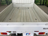 積み下ろしのしやすいデッキにはたっぷりと荷物を積み込んでいただけます。遊びから仕事まで、様々なシーンで頼れます♪