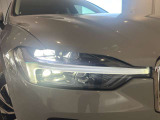 LEDヘッドライトは北欧神話でのトールハンマーがスタイリッシュなデザイン性となっており他車を魅了します。
