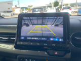 カーナビ付きです。カーナビの機能や保証につきましては、担当スタッフまでお尋ねください。
