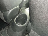 ドリンクホルダーも使い易い位置にあり便利です。