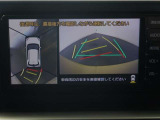 パノラミックビューモニター付きです。車両を上から見た様な映像をディスプレイオーディオ画面に表示。運転席からの目視だけでは見にくい、車両周辺の状況をリアルタイムでしっかり確認出来ます。