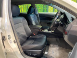 運転席シート廻りは使用感も少なく、良好な状態となっています。前オーナー様が丁寧に使っていたことがよくわかりますね。