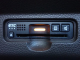 ■【ETC車載器】が装備されています。セットアップをしてお渡しとなり、ETCカードを差し込むだけで高速道路の利用が可能です。
