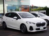 BMW在庫保有台数常時100台以上!ご来店の際はBMW本店(厚木市下荻野140-1)にご来店ください!弊社自慢の全天候型ショールーム!BMW在庫保有台数常時100台以上ございます!