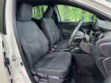 運転席まわりには十分なスペースがあり、大柄な方でもゆったり運転していただける環境です。
