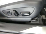 運転席パワーシート搭載。微妙な調整が手軽にでき、ピッタリのポジションで運転することが可能です。