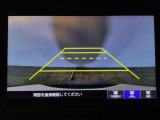 【バックカメラ】運転が苦手な方も車庫入れラクラクです!ギアをリバースに入れれば自動的に切り換わりますので、面倒な操作は不要です♪狭い駐車場もお車を傷つけず安心ですね!