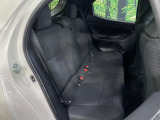 コンパクトカーですが、セカンドシートは十分な広さがあり快適にお乗りいただけます♪シートを倒して大きな荷物を積んだりと、用途の幅が広い1台です。