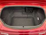 積み下ろしのしやすいデッキにはたっぷりと荷物を積み込んでいただけます。遊びから仕事まで、様々なシーンで頼れます♪