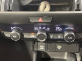 【オートエアコン】一度お好みの温度に設定すれば、車内の温度を検知し風量や温度を自動で調整。暑い…寒い…と何度もスイッチ操作をする必要はありません。快適な車内空間には必須の機能ですね♪