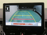 車両後方の映像を映すバックモニター。進路を確認しながら安全に車庫入れできます。