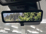 【デジタルインナーミラー】後席の大きな荷物や同乗者で後方が確認しづらい時でも安心!カメラが撮影した車両後方の映像をルームミラー内に表示。クリアな視界で状況の確認が可能です!