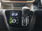 ゲート式シフトノブを装備。扱いやすい従来型のシフトノブです!オートエアコンも装備しております!