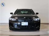 【BMWの伝統】BMWの特徴的な“キドニーグリル”は、80年以上続く伝統の形でございます。変わらないこだわりのデザインが、プレミアムブランド“BMW”を創り出します。