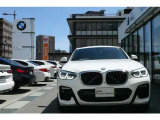 BMWの代名詞の【キドニーグリル】グリルが腎臓のように見えるので【キドニー】と呼ばれるようになりました。一目見ただけでBMWであると認識できる確固たるアイコンとして存在感を放ちます。