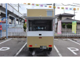 室内も充分・年式以上に綺麗です!更にスタッフが真心込めて納車の清掃や準備をします!(気になる方には別途ルームクリーニング・革調カバー販売など)対応できます。