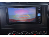 バックカメラが付いているので後方確認が非常にしやすいです。今や運転初心者も熟練者も必須装備!ついていて損はないですね♪