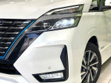 【LEDヘッドライト】悪天候や夜間走行時も良好な視界を確保し安心して運転できる高輝度LEDヘッドライトを装備!点灯速度が早く、消費電力も抑えられています。