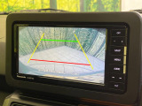 【バックカメラ】駐車時に後方がリアルタイム映像で確認できます。大型商業施設や立体駐車場での駐車時や、夜間のバック時に大活躍!運転スキルに関わらず、今や必須となった装備のひとつです!