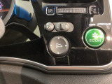 狭い駐車場で便利な電動格納ドアミラーが付いています。